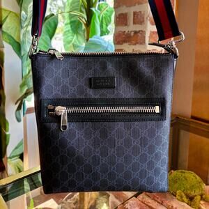 GUCCI Black Supreme Medium Messenger